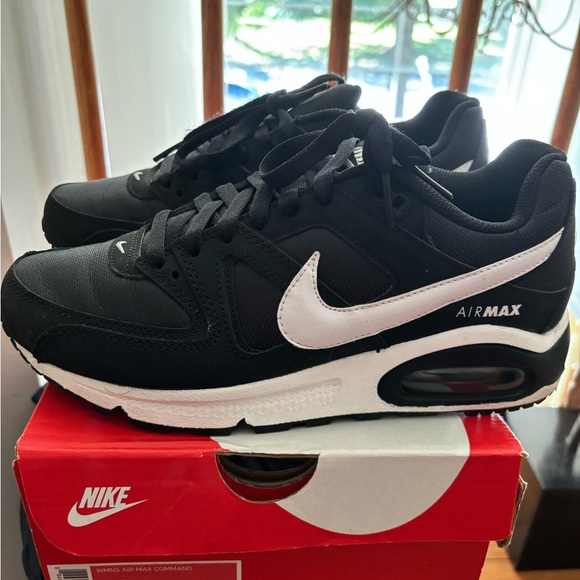 Nike Women’s Airmax Command - Picture 2 of 6